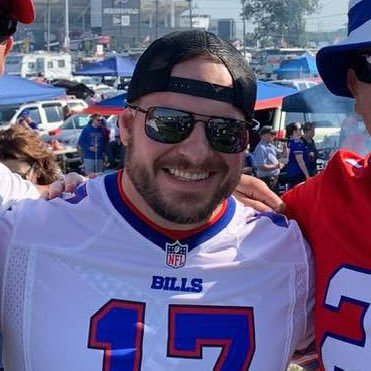 Born to be free ...Successful thanks to the life I chose 😊! Married with three beautiful daughters. Buffalo Bills fan for life. #BillsMafia member.