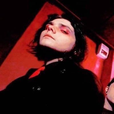 hi! 14 ☆ asexual ☆ panromantic ☆ nonbinary ☆ Gerard Way stan ♥︎♥︎♥︎

I follow back!!