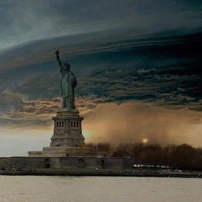 Et voici que je suis venue
Née en Alsace de parents immigrés italiens
Amoureuse de New-York, résidant à l’Île de La Réunion