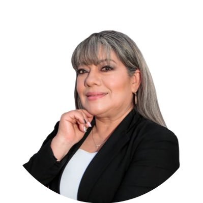 Regidora Municipal del Migrante. Esposa, mamá de 3 hijos, ciudadana de tiempo completo.