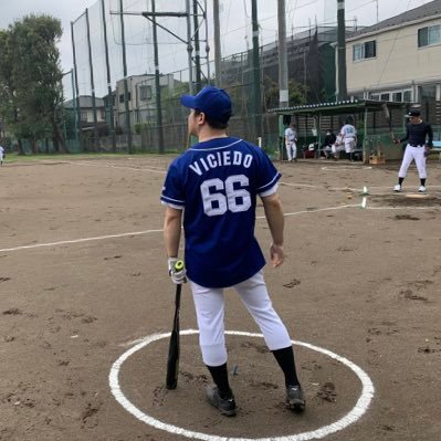 都内を中心に活動するジャズベーシストです。名古屋生まれのドラゴンズファン。2019年より洗足学園音楽大学非常勤講師。最近草野球始めました。2021年12月に初リーダーアルバムを2種類発売!