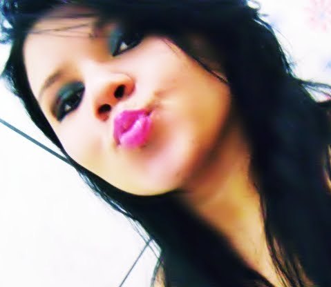 '  Aquariana ,Com o Coração Rubro Negro ,E que vive cada momento com se fosse o ultimo .. ( Aproveiito ao maximo ) :D