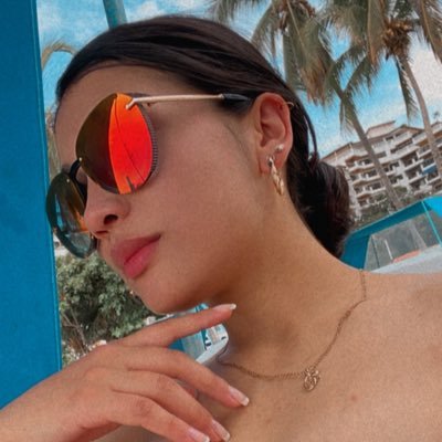 evelyn_vi24's profile picture. With brave wings she flies...