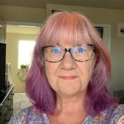 Nerdy old lady sick of you being shitty racists, homophobes & TERFS. 
Go Pack Go
Blocking blue checks is fun!

Not looking for anyone, so don't bother to dm.