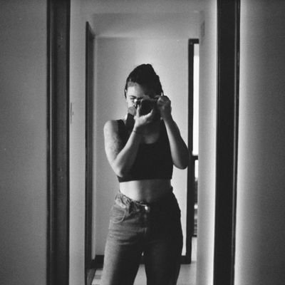 elimaru_'s profile picture. Creo en lα мαgια ⚡
Coloмbιαnα • Pereιrαnα •🌙🦂
Fotógrafa ✨️Tarot ✨️ Cerámica✨️Runner