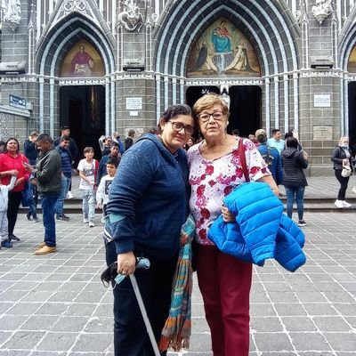 Teóloga, soñadora, 
Con Dios en mi camino siempre soy vencedora, con El todo lo puedo