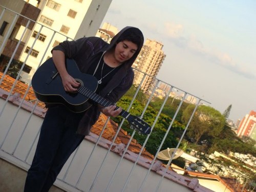 Mais um menino feliz atras de seu sonho...
Deus obrigado por tudo...

Facebook : http://t.co/7324uUPZF3