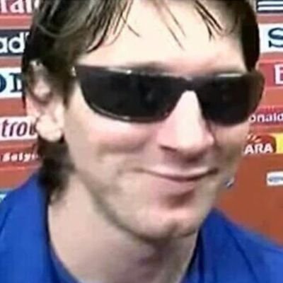 abrazo Con fecha de verano Messi con anteojos (@ayerza00) / Twitter