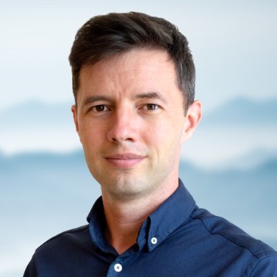 Graphic Designer, Consilier județean USR în cadrul Consiliul Județean Brașov