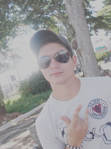 Sou uma pessoa super de bem kom a vida que prokura novas amizades...^^)
