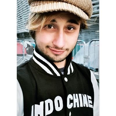 👤 22 ans
• 🏠 Paris 3ème
• 🌱 Végétarien
• ❤ Indochine
• 🎨 Graphiste
• 🔊 Rave On
• 🏳️🌈 Paix, Amour et Tolérance