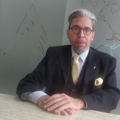 Contador Público, Consultor, VEN-NIF, NIIF y de Sistemas de Información. Consultor en Crowe Venezuela Facilitador en @ideprocop Yoga / Cocinero aficionado