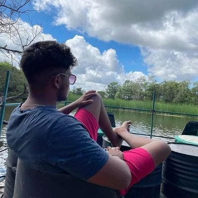 DileshNishmal's profile picture. 🖤wₕₐₜ ᵤ cₕₒₒₛₑ ₐₗₛₒ cₕₒₒₛₑₛ ᵤ😉