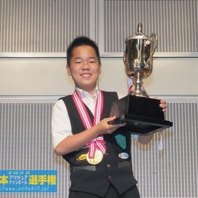 三重県四日市市で親がビリヤード場を経営してます(ビリヤード&ダーツK.G) 。アマナインA級2回優勝しました!高校2年生です! 世界で活躍できる選手になりたいので、応援よろしくお願いします🙇♀️🙏