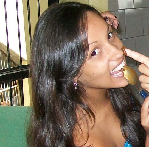 A gente começa a ser feliz quando é capaz de rir da gente mesmo.  M.M