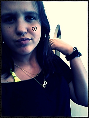 biagarajau's profile picture. Chata, sem assunto, irritante, carente, tenho amigos perfeitos e 8412941684 pessoas me odeiam okaay ?