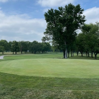 Semi-private 18-hole country club. Memberships include dining, golf, & swimming pool access! Perfect location for parties, weddings, & large gatherings.