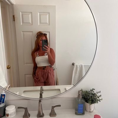 capricorn 𓃵 • adventure/travel dreamer • homemaker • coffee addict • self care🌱✨