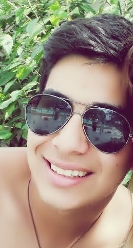 Acadêmico em Nutrição ! 18 anos , pisciano .
Eis o meu segredo. É muito simples: só se vê bem com o coração. O essencial é invisível aos olhos