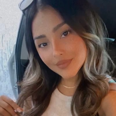 lucyvilla90's profile picture. 