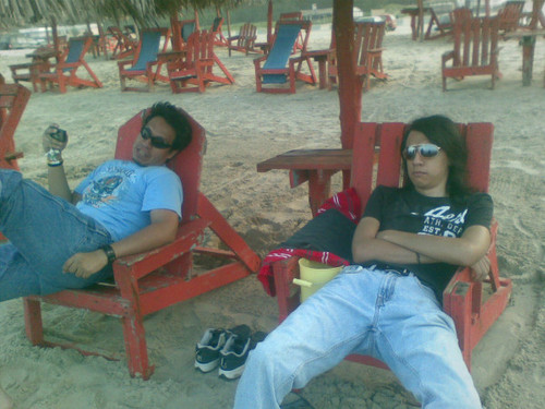 adanvega's profile picture. Un tipo tirando barra por la vida fuuuuiiit(8)(peculiar silbido acompañado de un cierre de ojos e inclinación de cabeza)