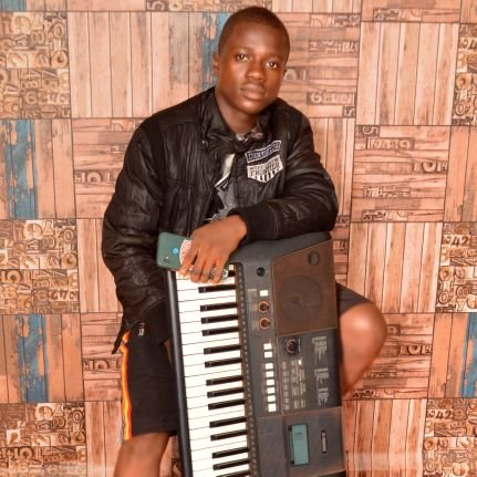 MaxyMichaelJnr's profile picture. An exceptional Pianist that keeps you to your feet with your hands up whenever he is playing