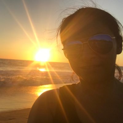 AlitaTeran's profile picture. Me gusta querer bonito... las flores y los detalles, la magia y sorprenderme. Lloro con casi todo, canto en la regadera y bailo en el espejo. 🤪💃🏽💆🏽‍♀️🥰