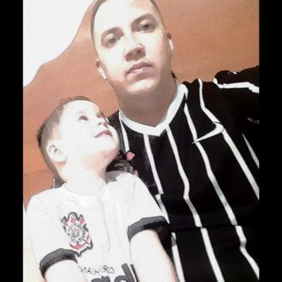 Marido da Janaina, Papai do Arthur e do Miguel, Cristão e Apaixonado pelo Corinthians!