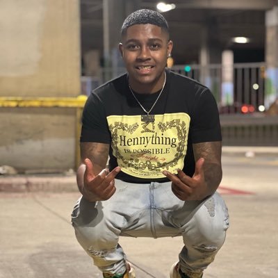 26🤟🏽| feb 1st🎉| event coordinator | ceo of #3muchproductions & #3muchhouston | Fort Worth ✈️ Houston ig @csmoove41