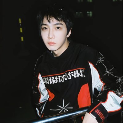 z_zzki's profile picture. 