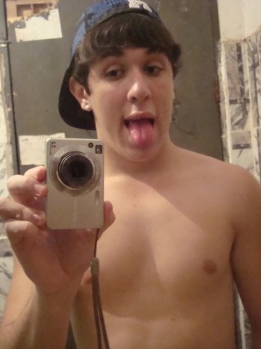 Oii Tenho 22 Cm de Bicips Peso 41 Kilos , Sou Sexy ( 66 ' VemK Hashashas Quer Saber Mais ? Clica Em Follow .