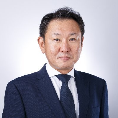 従業員直対応を中心に、労務分野の負担を減らし本業へ集中投資できる状況を作り出す専門家。大学は8年で卒業。社会で何とかコミュニケーションをできるよう社労士試験に合格」。現在は独立開業して売り上げを上げるため奔走