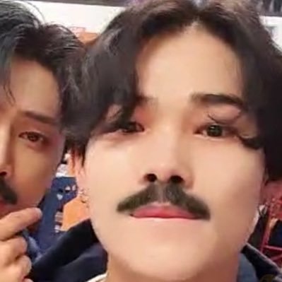 angc00lriki's profile picture. roar