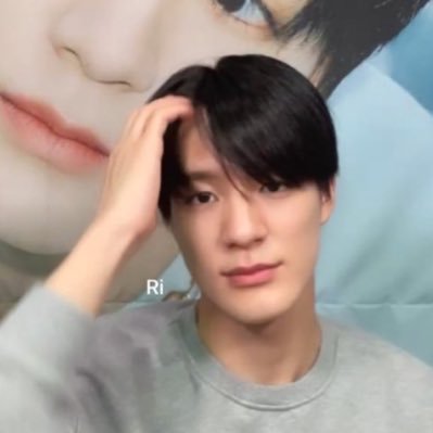 a kpop stan account from indonesia.
saya sangat suka kpop. kebanyakan mengikuti toko kpop
she/her