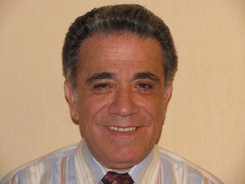 Ingeniero Civil Mecánico senior de la Univerdsidad de Chile, con diplomado en Marketing Gerencial en la Universidad Diego Portales