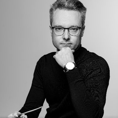 Finnish Swiss Conductor 🇫🇮 🇨🇭
📍🇨🇭 - LEAD! Artist -
Artistic Director of
Feeling Blue&White Concert Series💙🤍