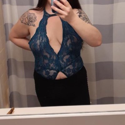 I’m the husband 21+ only BBW hotwife that wants a hung guy basically looking for someone to play with my wife she’s also BI 😈 downriver Michigan