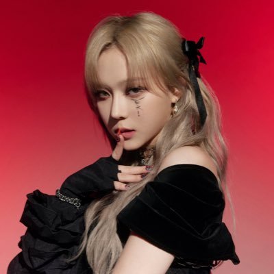 tsuki_writes's profile picture. ⚫️⚪️. ☕️