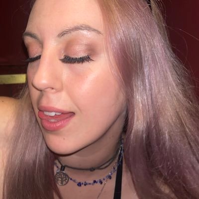 a place for me to vent and look pretty 🥀 23 she/her (18+)