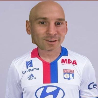 Joueur évoluant au poste de milieu de terrain dans la club de @PanchesterCity