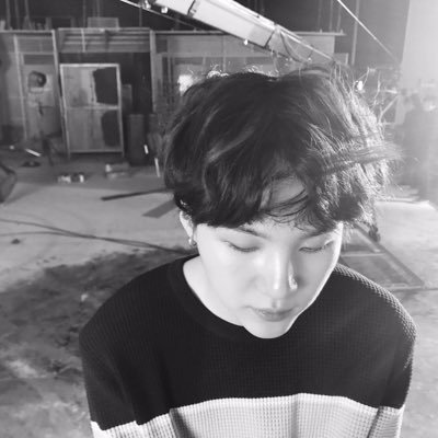 jeyeeh's profile picture. 1994 | cat enthusiast | fan account