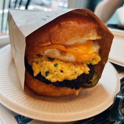 reujatajajmgpjn's profile picture. な