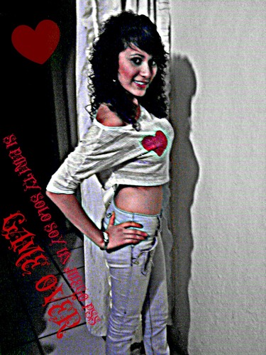 lindha, buena pero desmadrosa me gusta salir a bailes y escuchar musik me facina conoser gente lindha :))