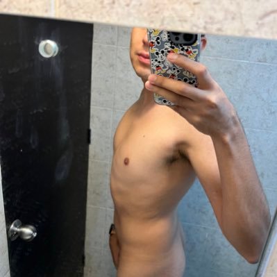 Gay y freaky; vamos a jugar! Para mas contenido no olvides visitar mi only y si quieres contenido especial manda DM #Top #GayBoy #Underwear #Pies
