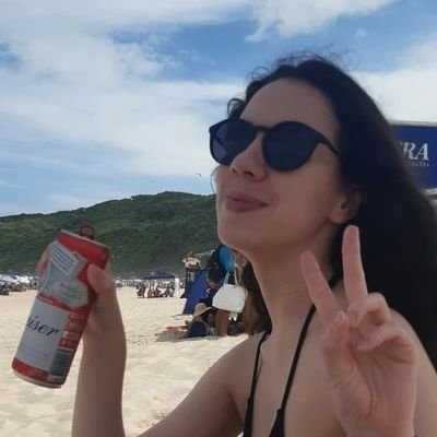 marinaoumariana's profile picture. meias-verdades e mentiras inteiras