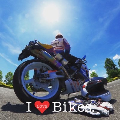 🏍️ バイクに乗るときは、安全運転・元気に帰宅し只今を信念に楽しんでます。見かけたら気軽にお声かけ下さい。 無言フォローごめんなさい。 '07CBR1000RR(SC57)に乗ってます。「熱気バサラ」は固定概念にとらわれる事無く、純粋な心の目(偏見、差別、根拠の無い噂に惑わされない)を持ちたいと思い付けました。