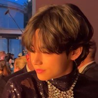 guu💙 (@louvingkthv) 's Twitter Profile