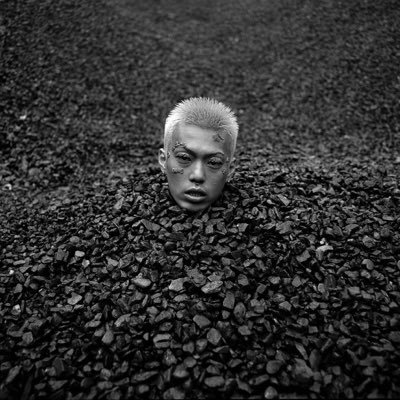 V1K9y6's profile picture. 最後には固く握手