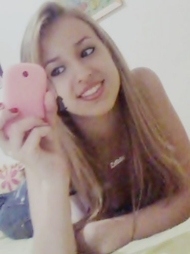 - Pessoas falsas e mentirosas, são as principais razões pelas quais eu gosto de ficar sozinha ! Siga-me ai gatinhos ;9