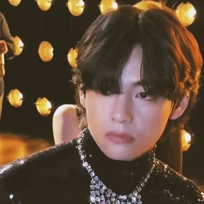 ♡army♡ она любит ким тэхена клубнику пить грушевый сидр и слушать чейзов,,,
энтузиастка вигу и юнминов
